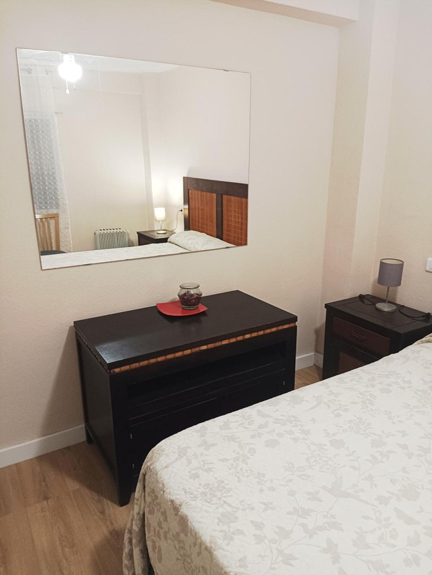 Habitaciones En Apartamento Compartido Delicias Room Cerca Del Mar, Aeropuerto, Ave Y Metro Málaga Exterior foto